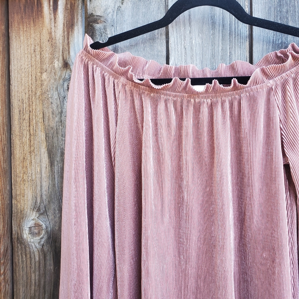 J.O.A. Blush Pleated Felicity Pink Flowy Top - Picture 2 of 7